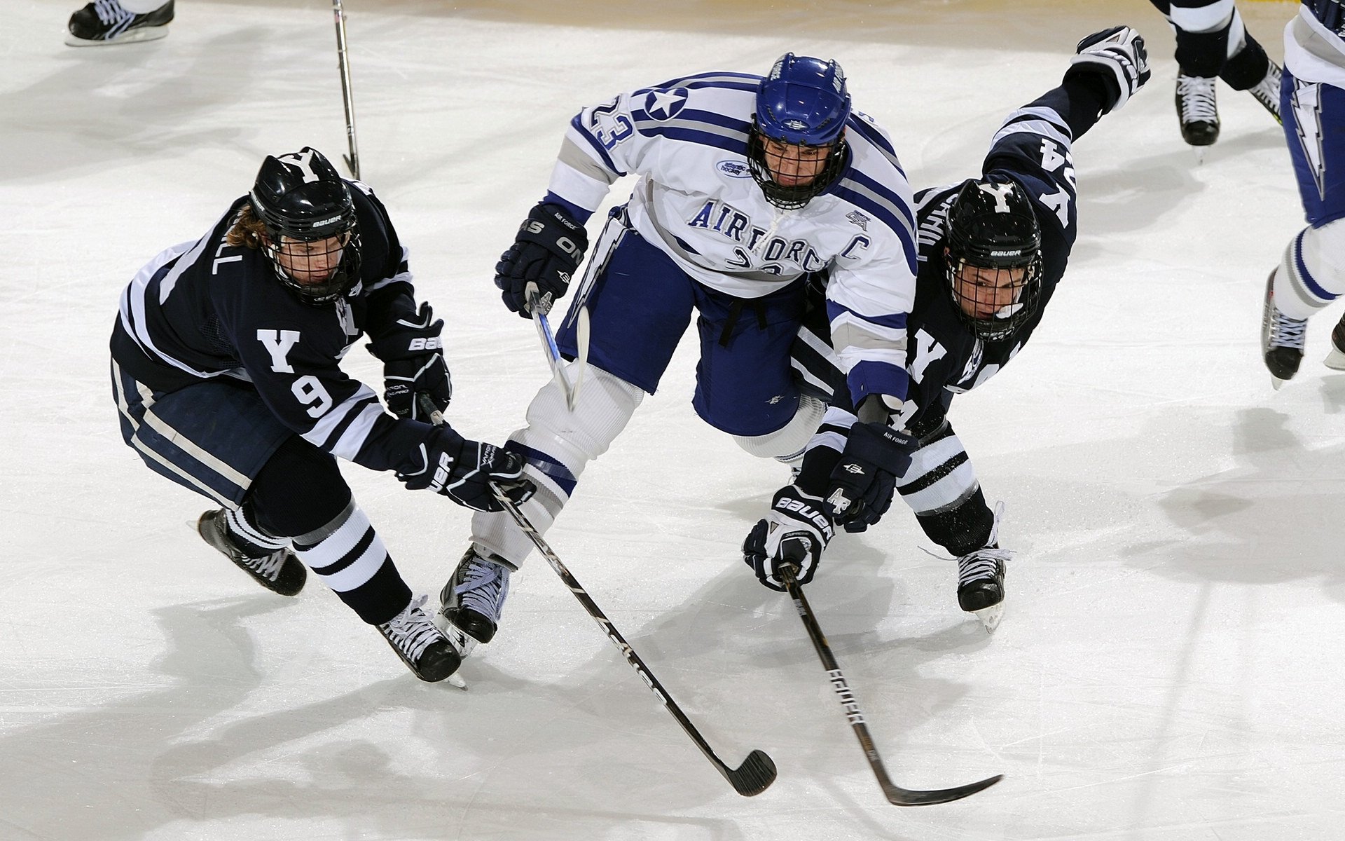“数据解析：为什么新一代击球手能应对高速投球？战术训练的科技升级”